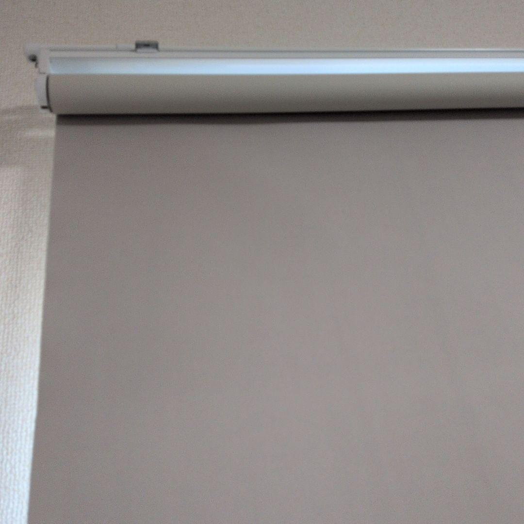 ロールスクリーン　完全遮光　幅174x丈210mm　オフホワイト（グレージュ系）