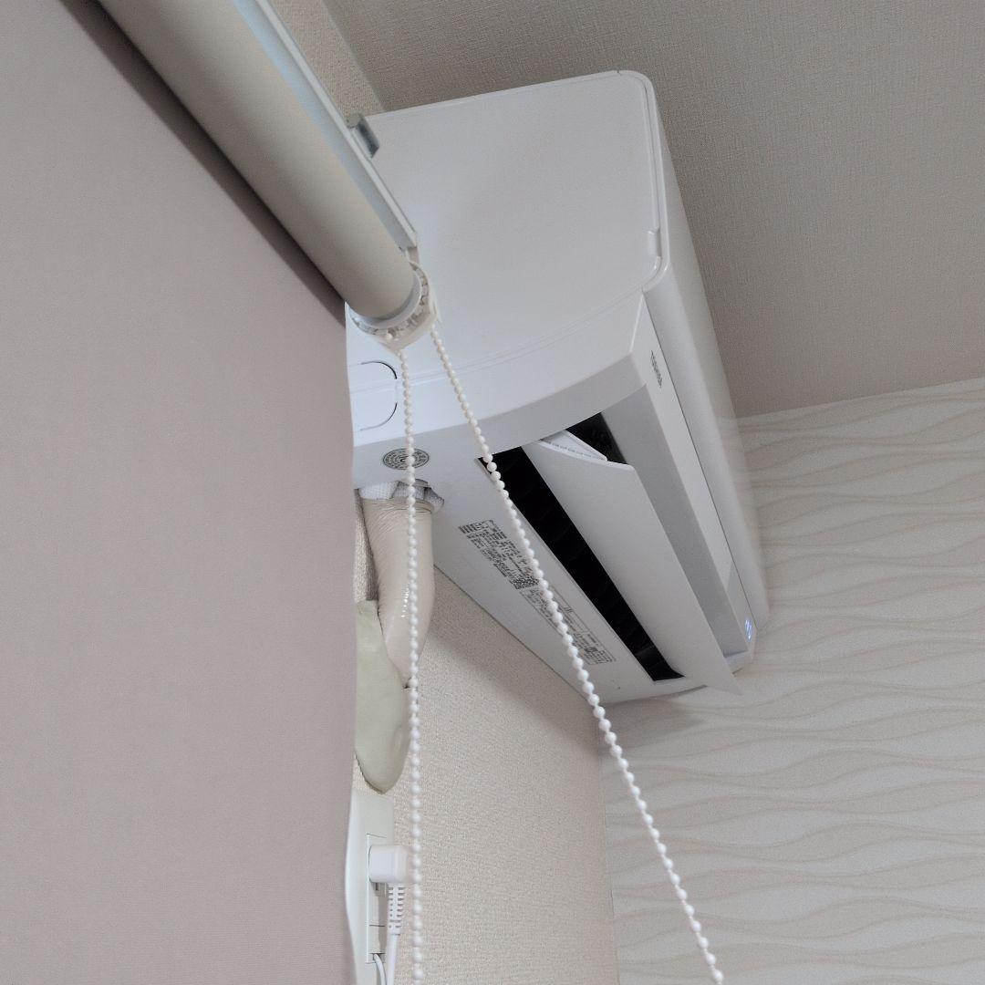 ロールスクリーン　完全遮光　幅174x丈210mm　オフホワイト（グレージュ系）