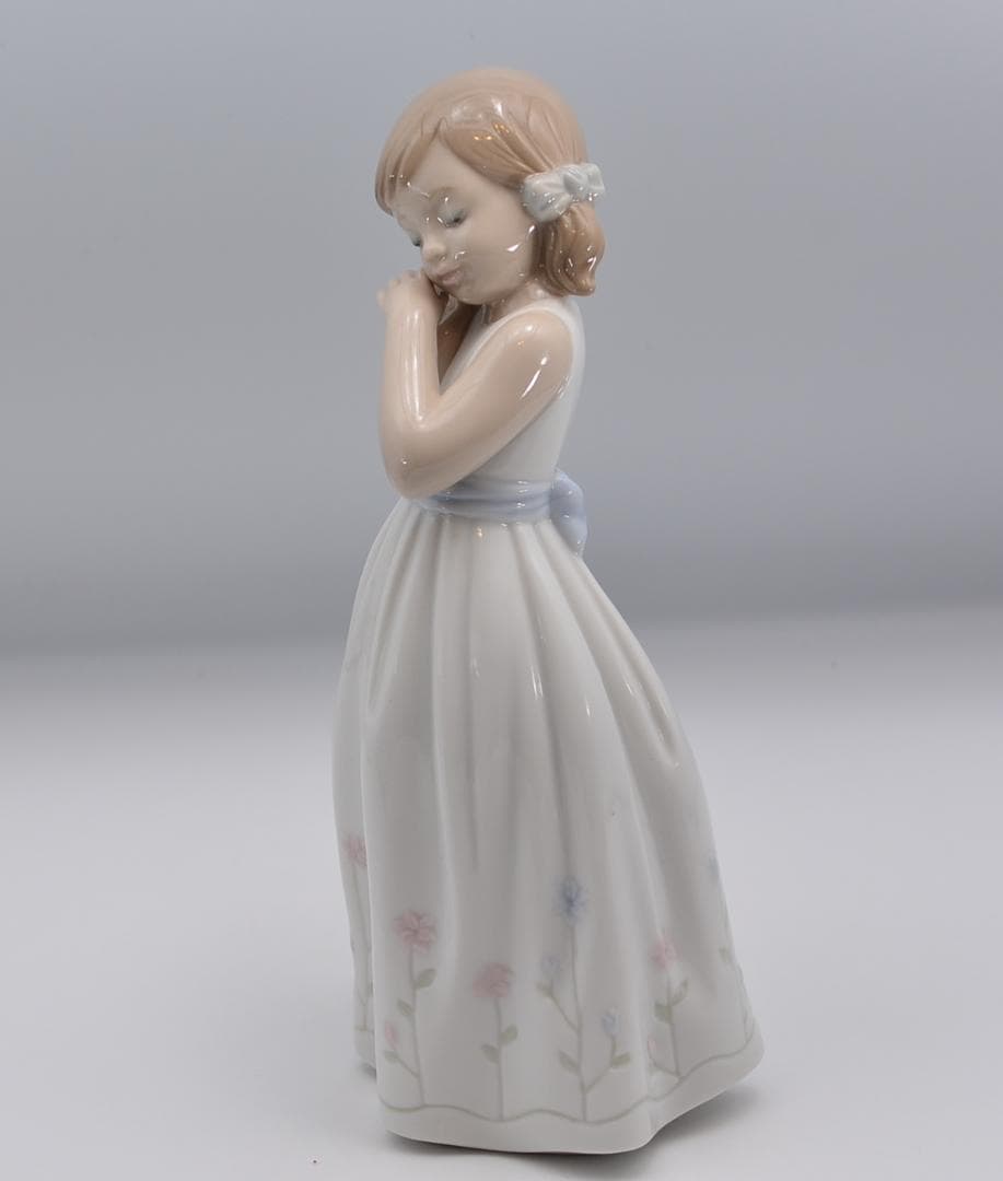 わが家のプリンセス　＃6973　★リヤドロ　スペイン　ポーセリン　光沢仕上げ