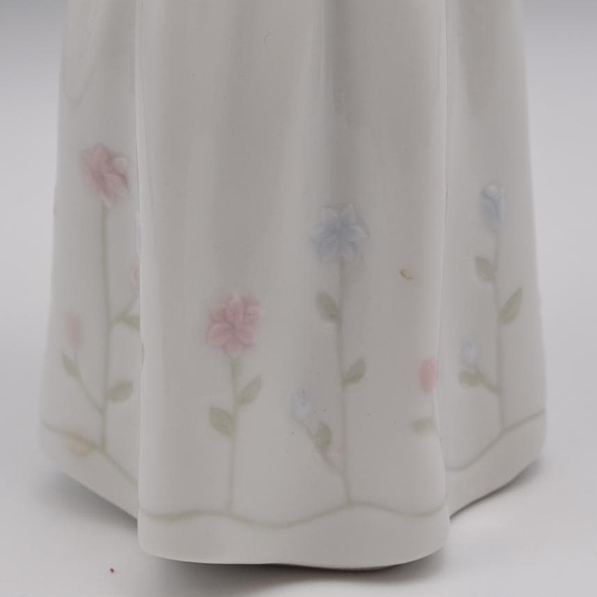 わが家のプリンセス　＃6973　★リヤドロ　スペイン　ポーセリン　光沢仕上げ