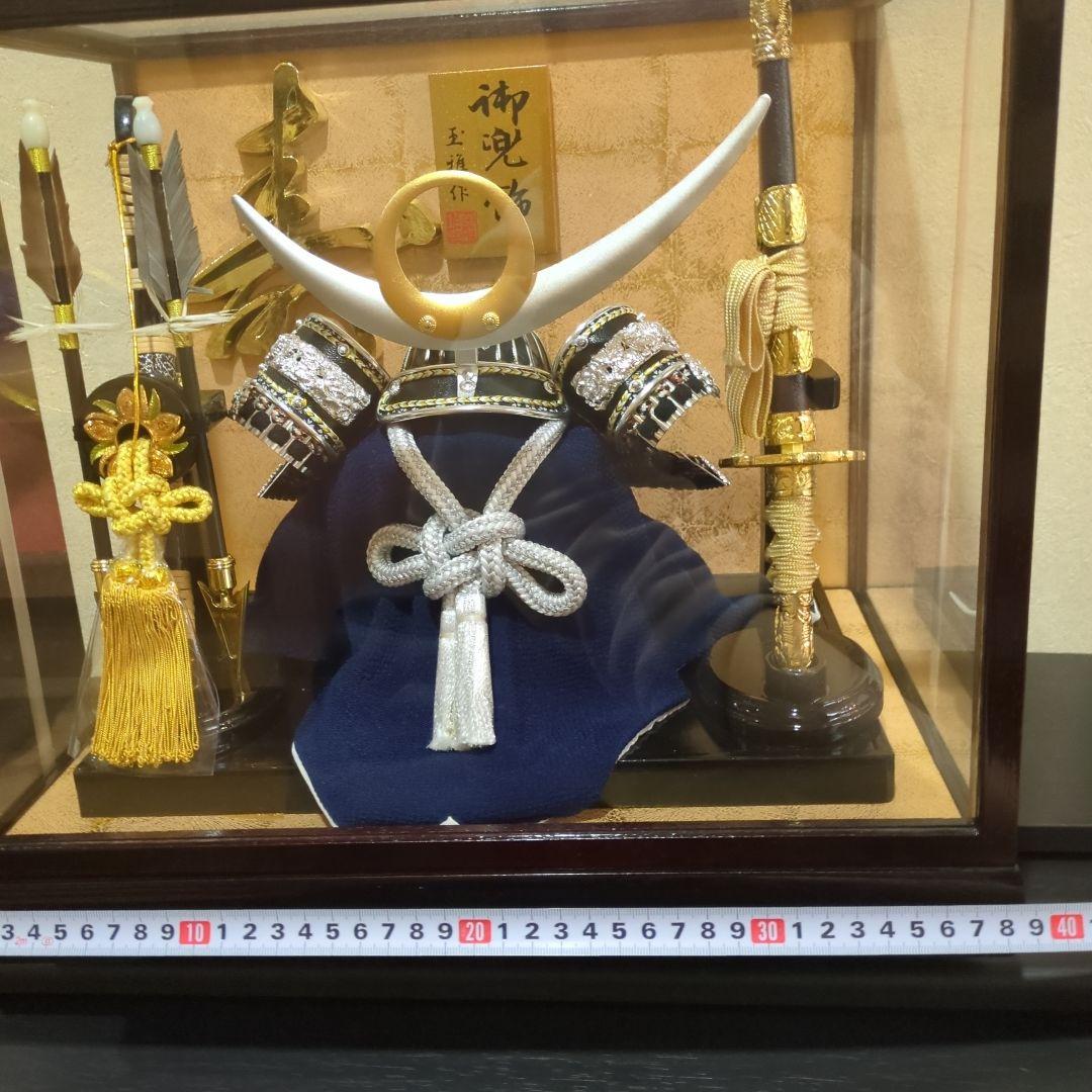 上杉謙信　兜ガラスケース入　五月人形　鎧　兜飾り