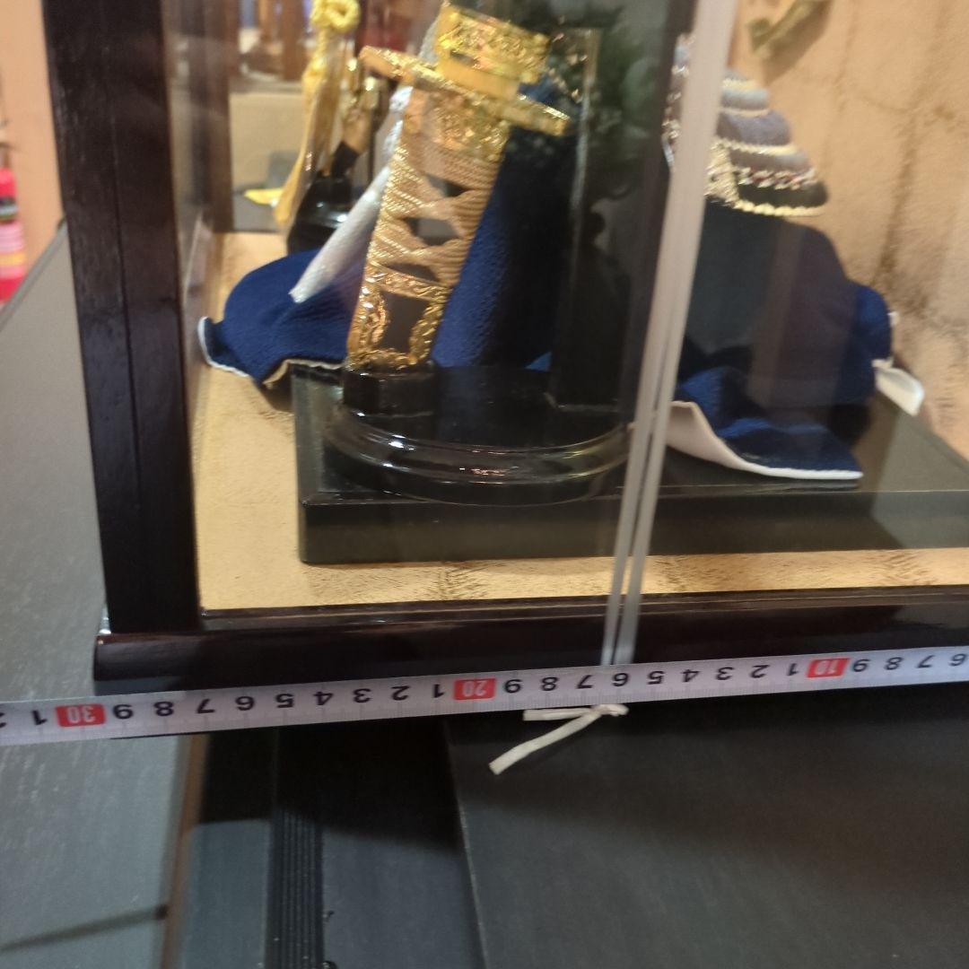 上杉謙信　兜ガラスケース入　五月人形　鎧　兜飾り