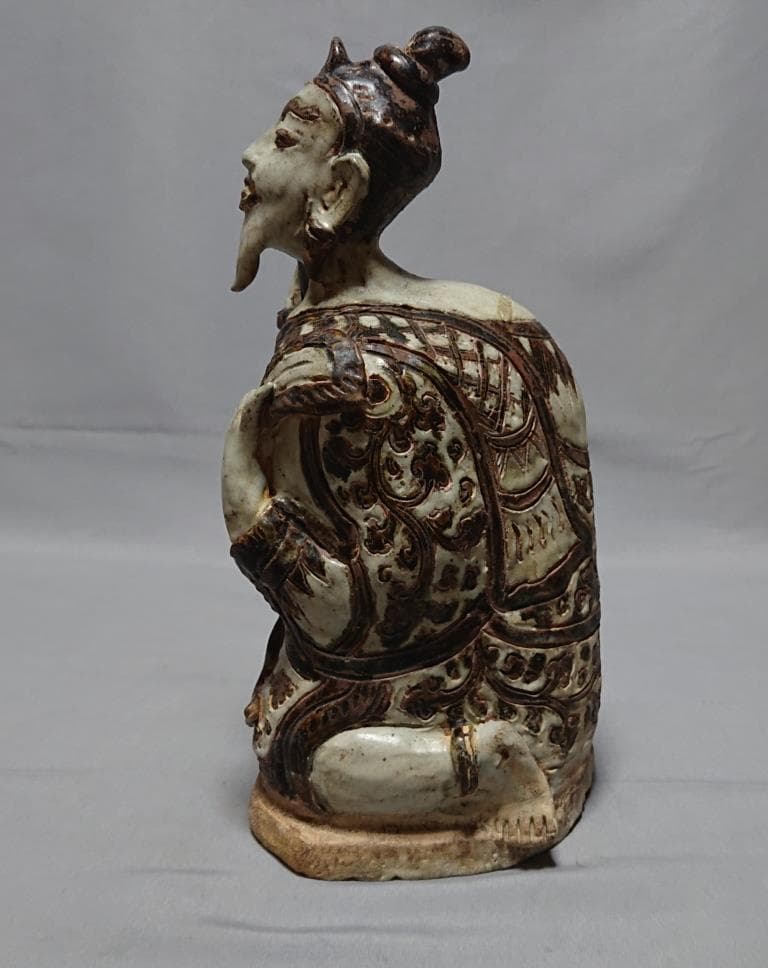 コレクター収集 タイ スワンカローク白濁渇釉 策士像 15～16世紀