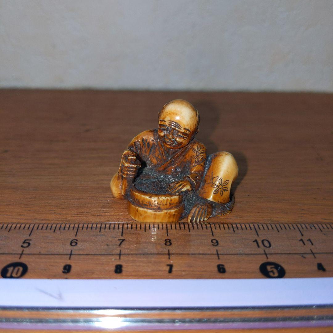 時代提げ物 人物根付 天然素材 【桶職人】高さ約2.7cm重さ約12ｇ