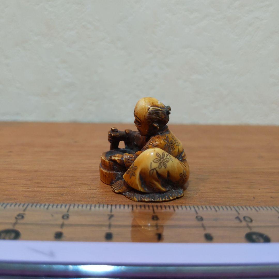 時代提げ物 人物根付 天然素材 【桶職人】高さ約2.7cm重さ約12ｇ