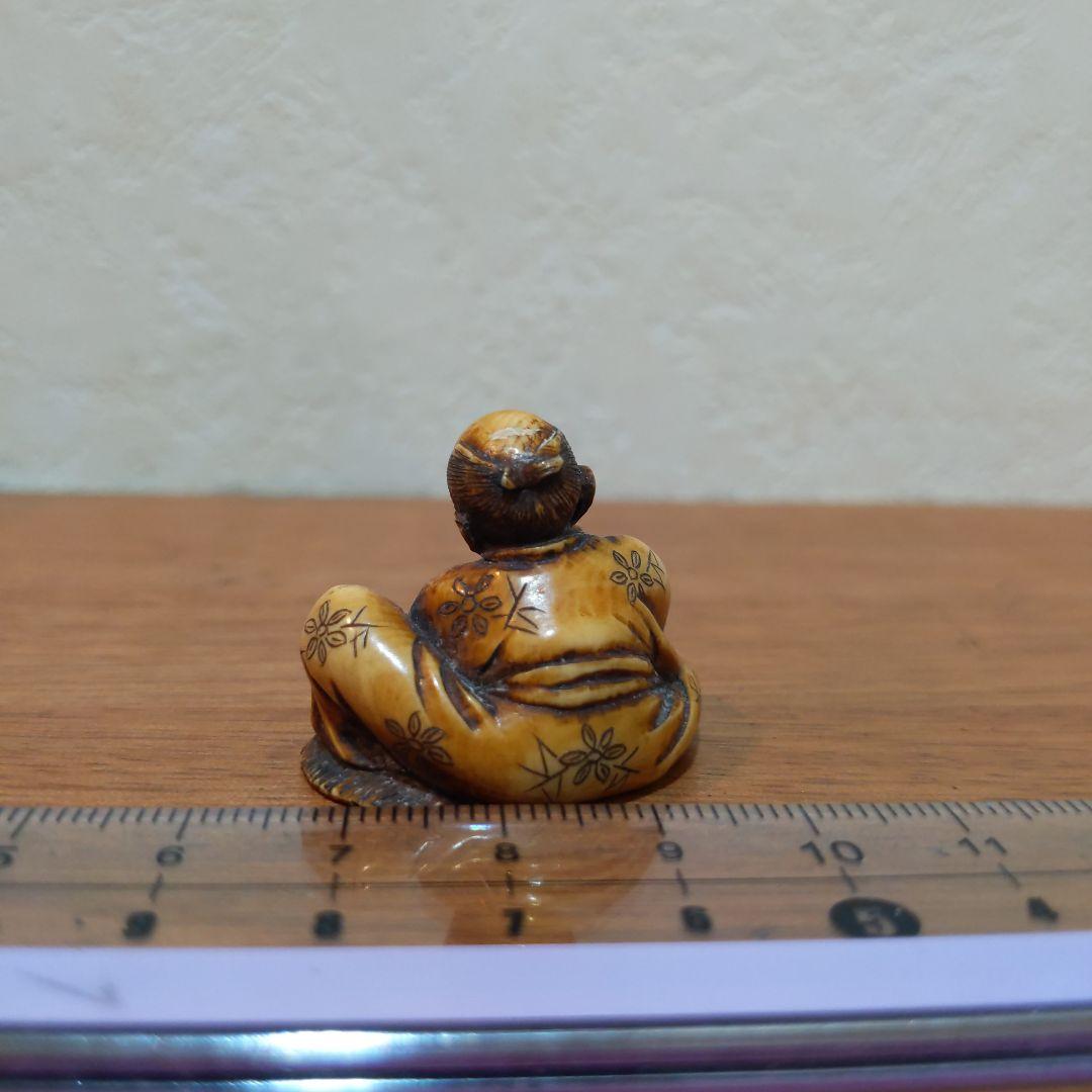 時代提げ物 人物根付 天然素材 【桶職人】高さ約2.7cm重さ約12ｇ