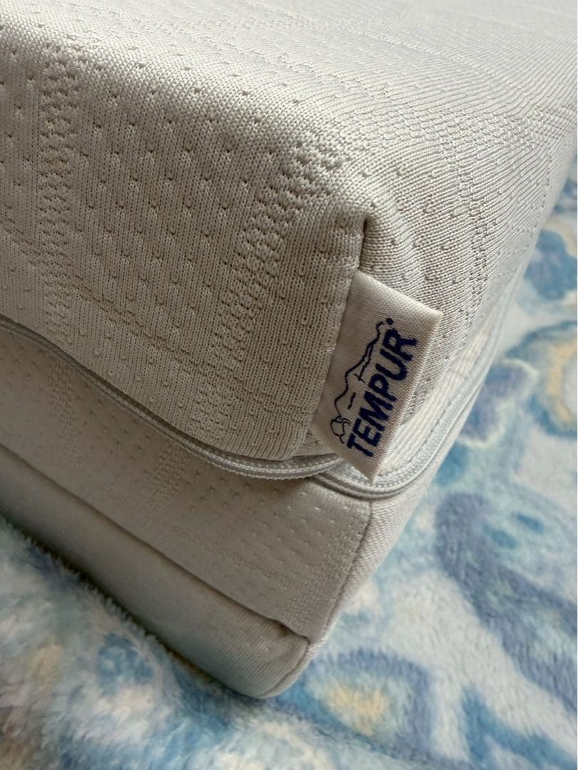 【美品】TEMPURテンピュール　低反発三つ折りマットレス　フトンデラックス