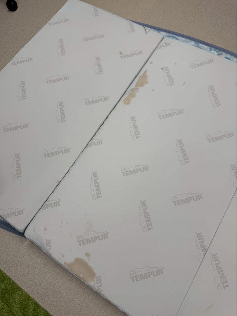 【美品】TEMPURテンピュール　低反発三つ折りマットレス　フトンデラックス