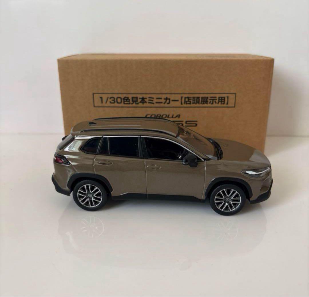 新型カローラクロス 後期型 ミニカー カラーサンプル マッドバス