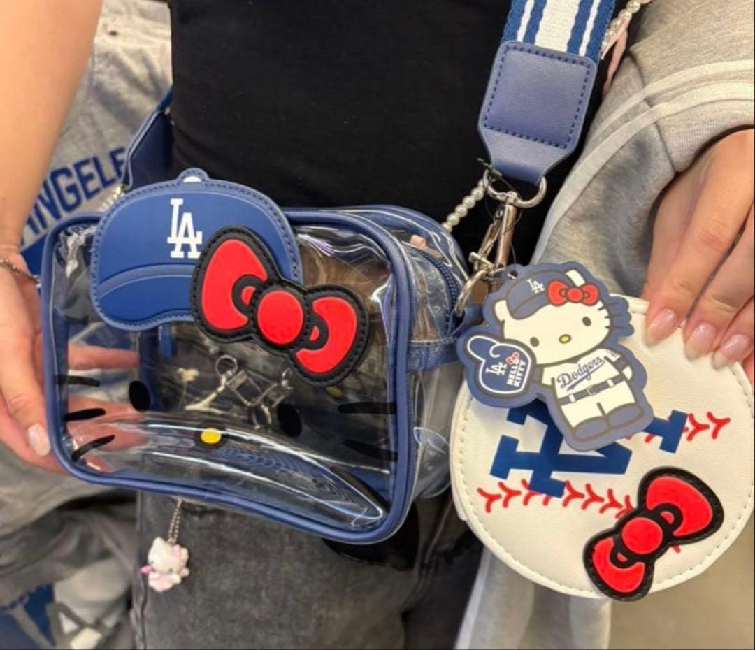 ハローキティ LAドジャース コラボ ポーチ バッグ