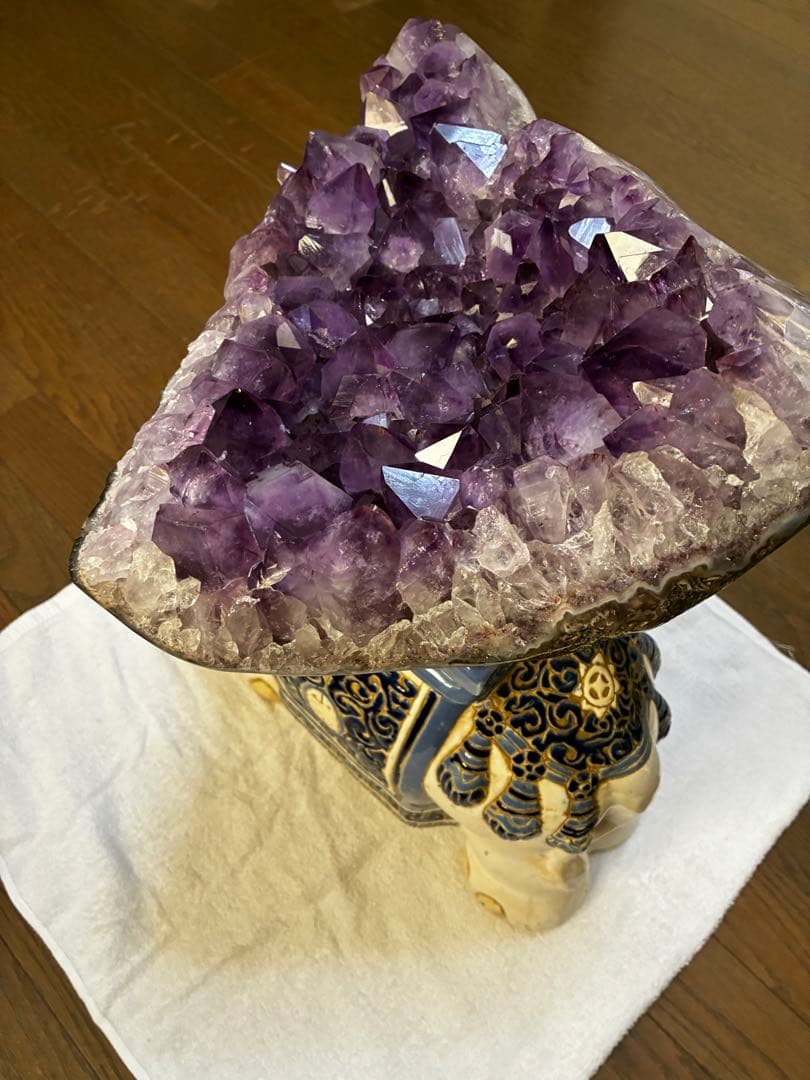 アメジスト天然石 トライアングル型 置物　10kg