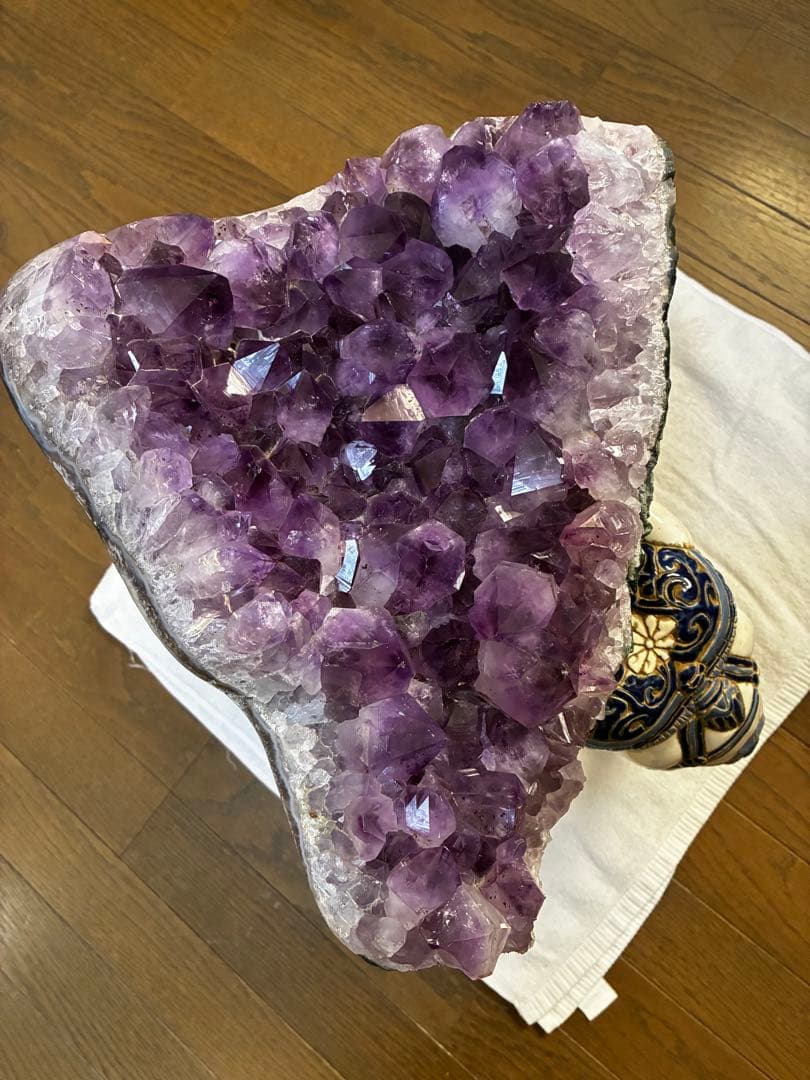 アメジスト天然石 トライアングル型 置物　10kg