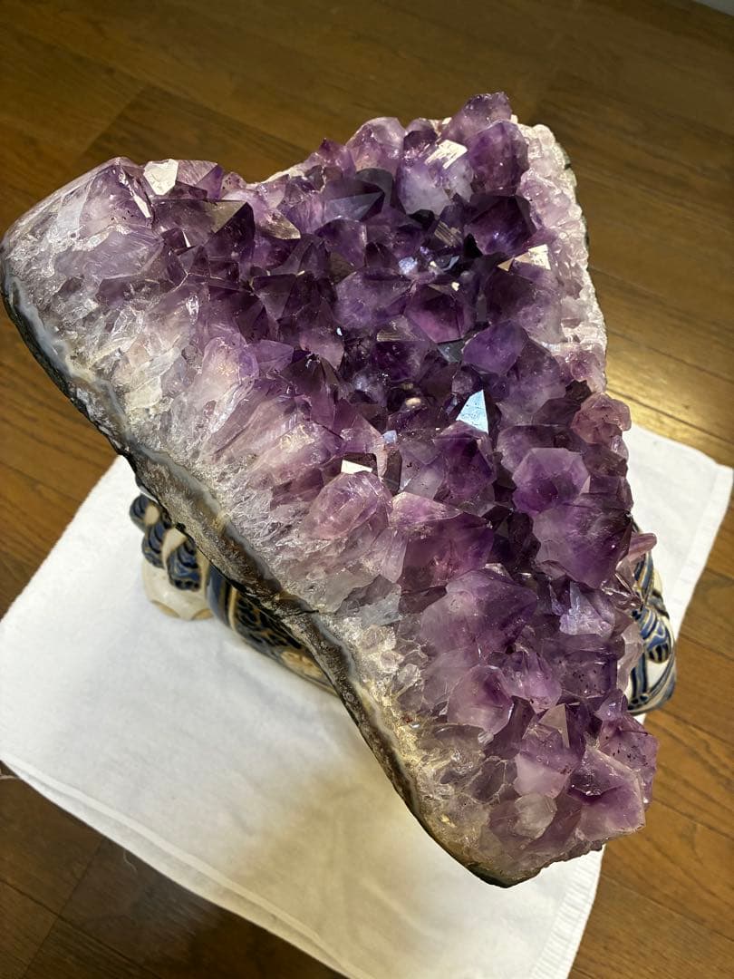 アメジスト天然石 トライアングル型 置物　10kg