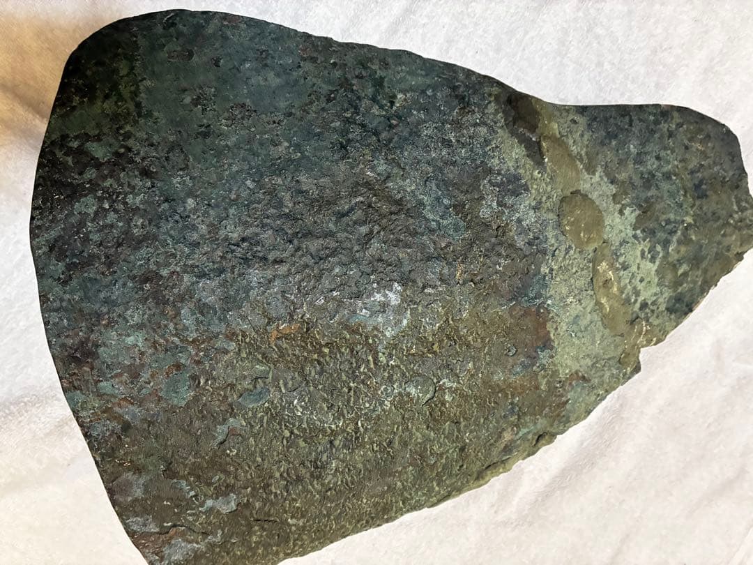 アメジスト天然石 トライアングル型 置物　10kg