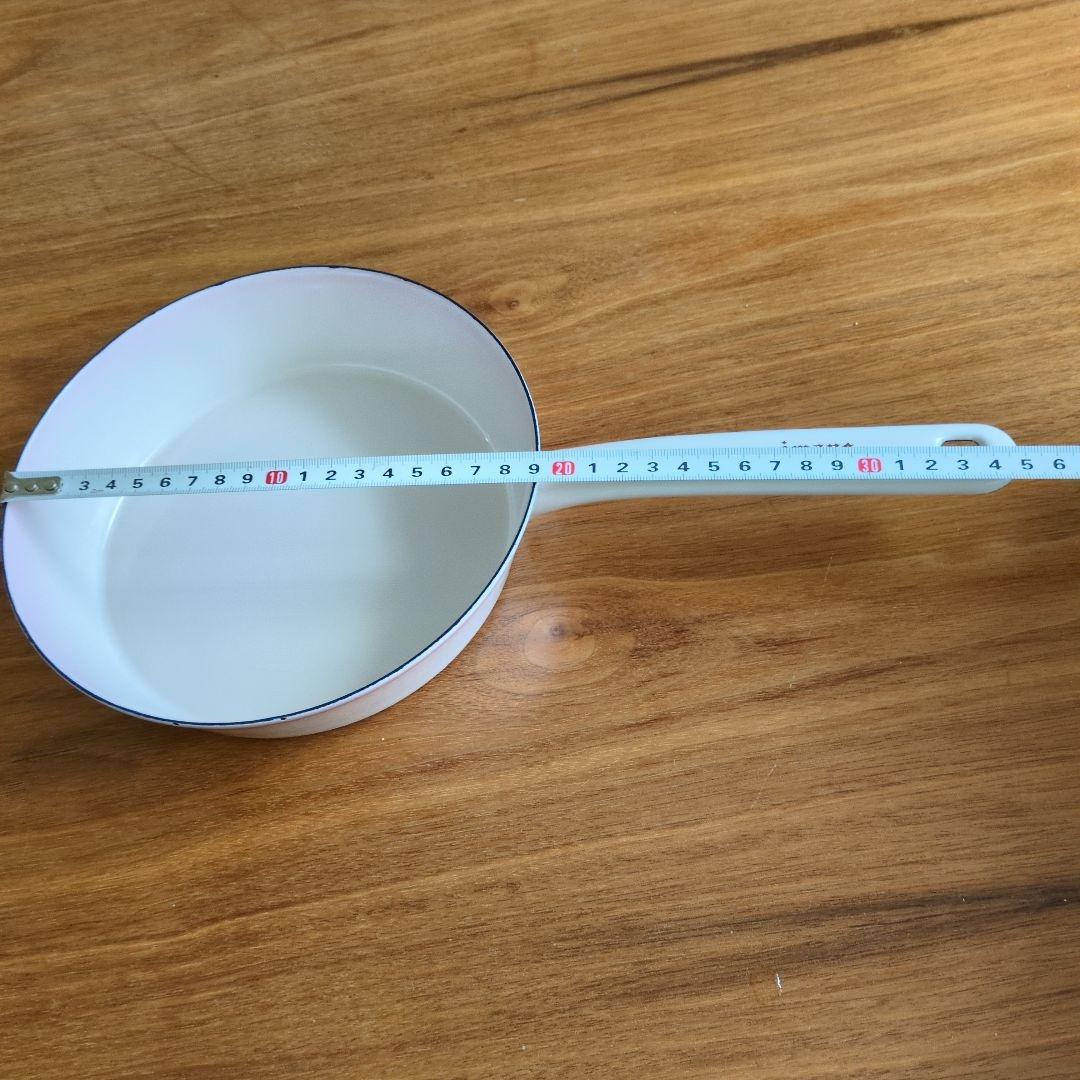 イマン ダイアナローズ ホーローフライパン