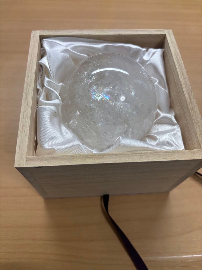 ヒマラヤ水晶　丸玉　原石　桐箱付き