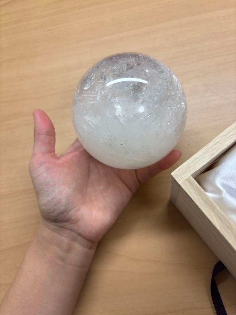 ヒマラヤ水晶　丸玉　原石　桐箱付き
