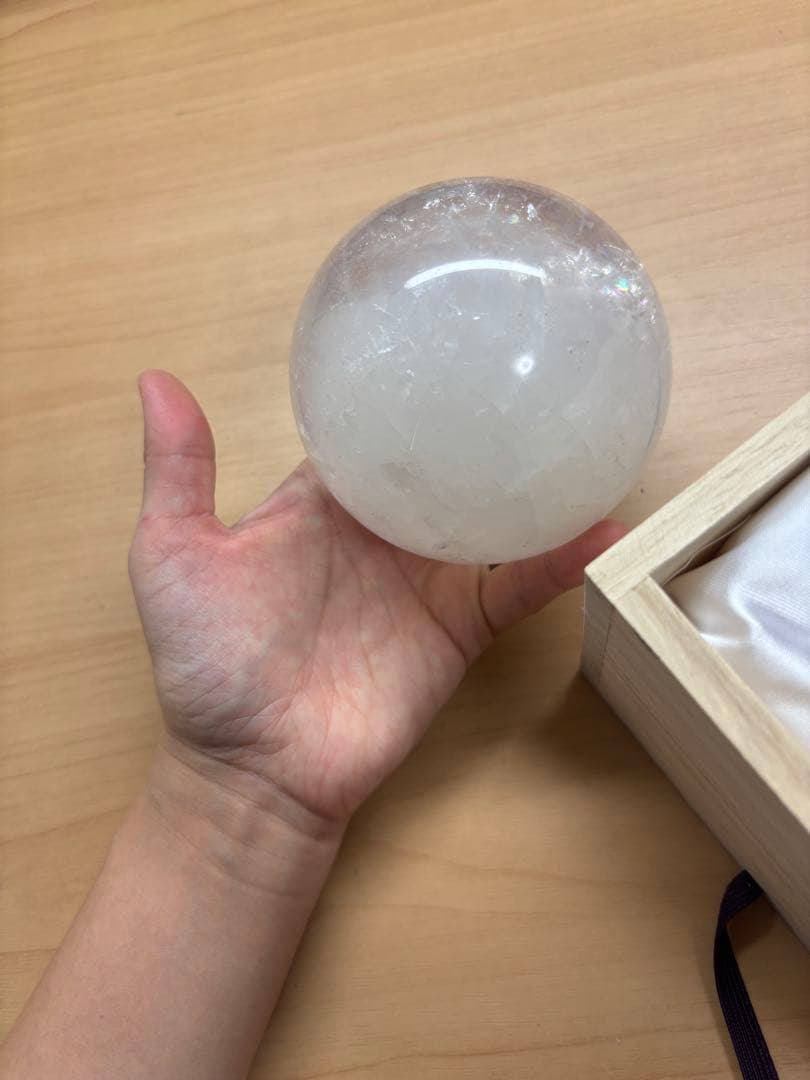 ヒマラヤ水晶　丸玉　原石　桐箱付き