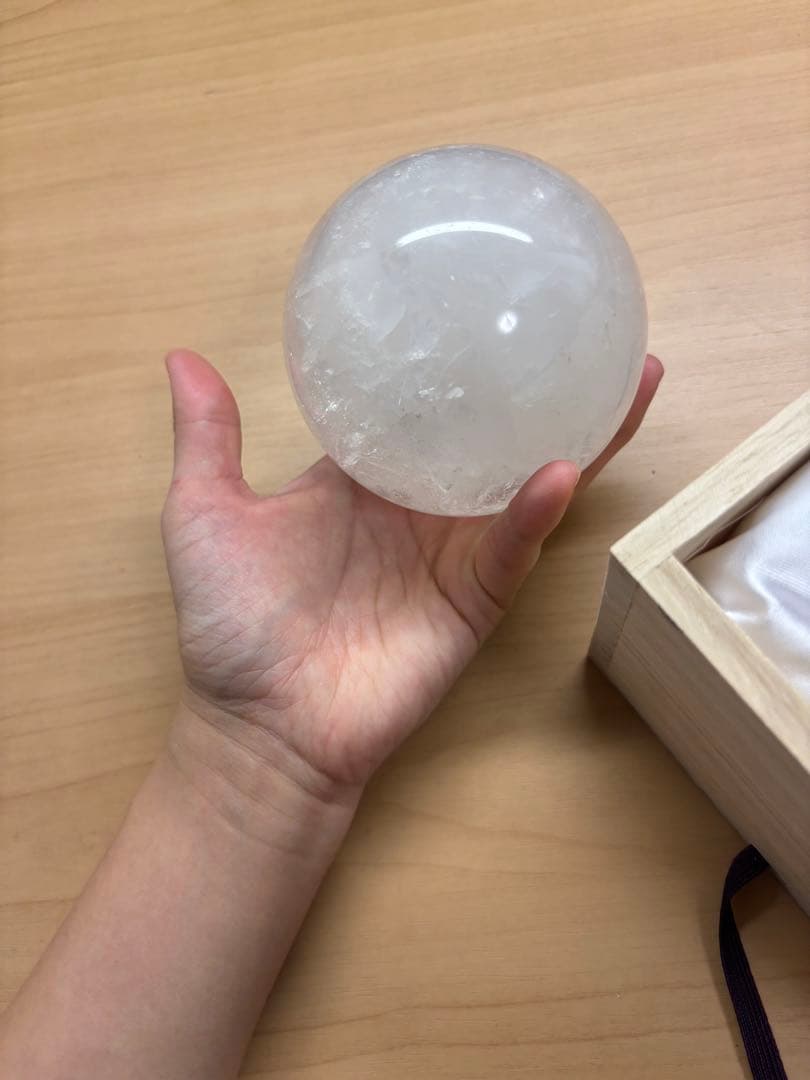 ヒマラヤ水晶　丸玉　原石　桐箱付き