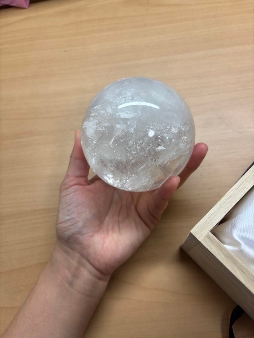 ヒマラヤ水晶　丸玉　原石　桐箱付き
