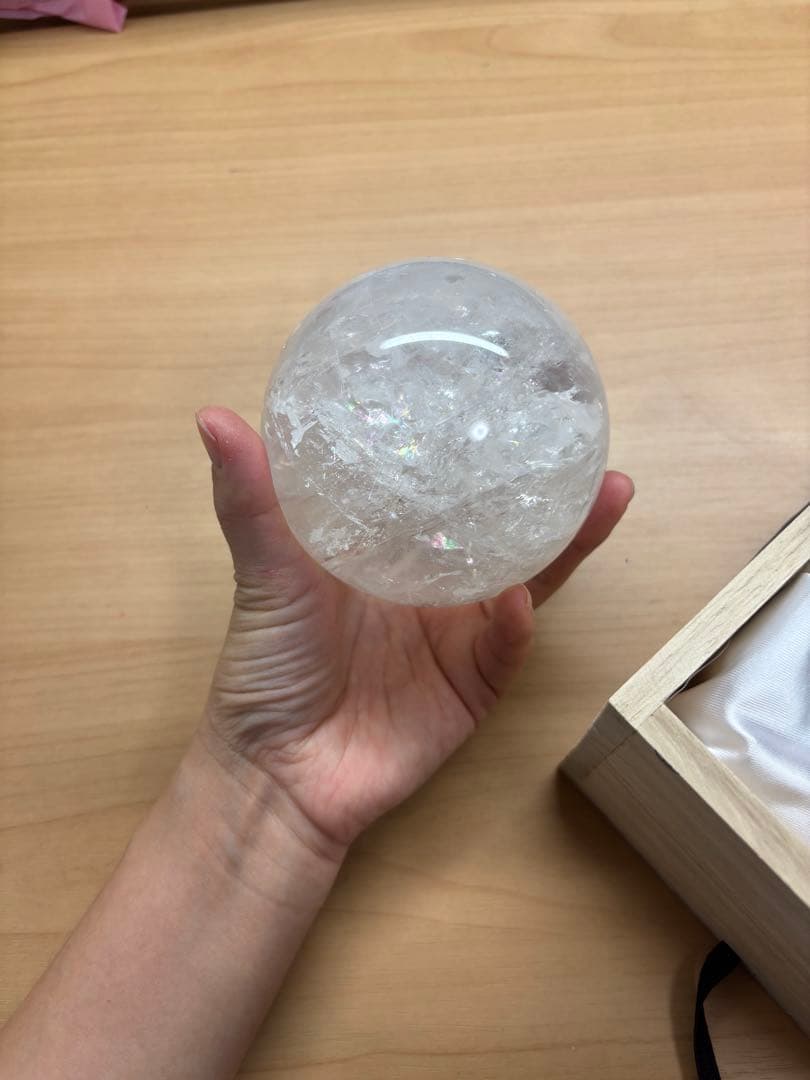 ヒマラヤ水晶　丸玉　原石　桐箱付き