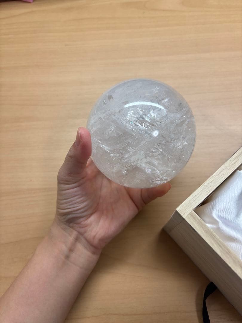 ヒマラヤ水晶　丸玉　原石　桐箱付き