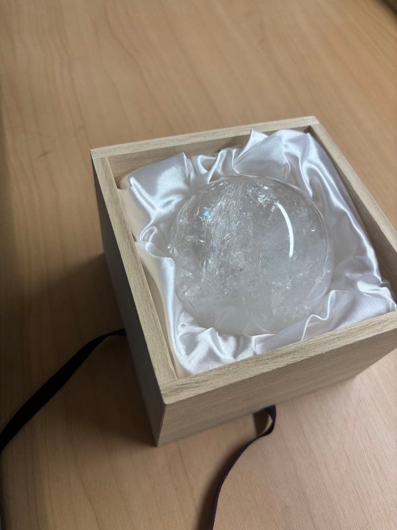 ヒマラヤ水晶　丸玉　原石　桐箱付き