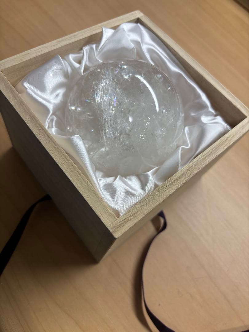 ヒマラヤ水晶　丸玉　原石　桐箱付き