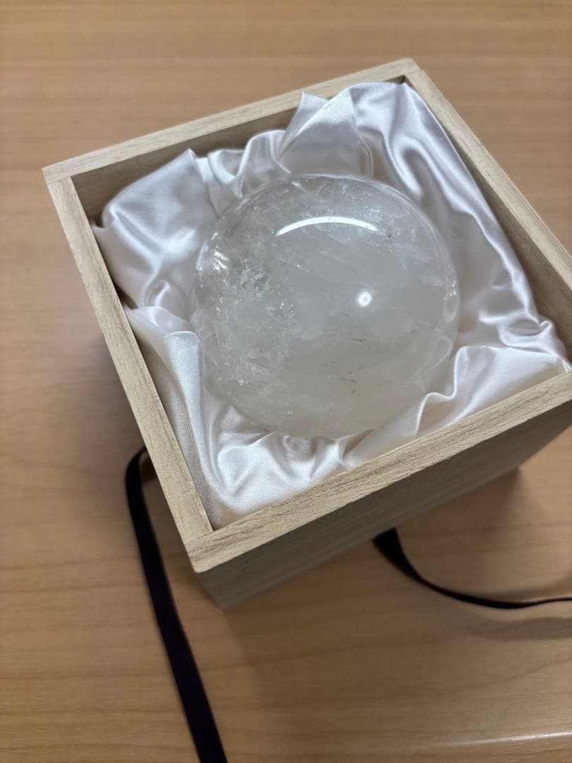 ヒマラヤ水晶　丸玉　原石　桐箱付き