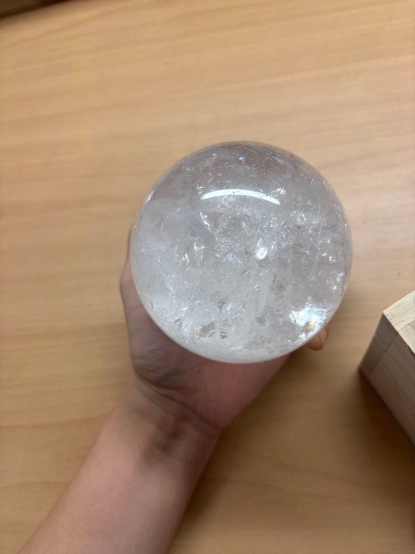 ヒマラヤ水晶　丸玉　原石　桐箱付き