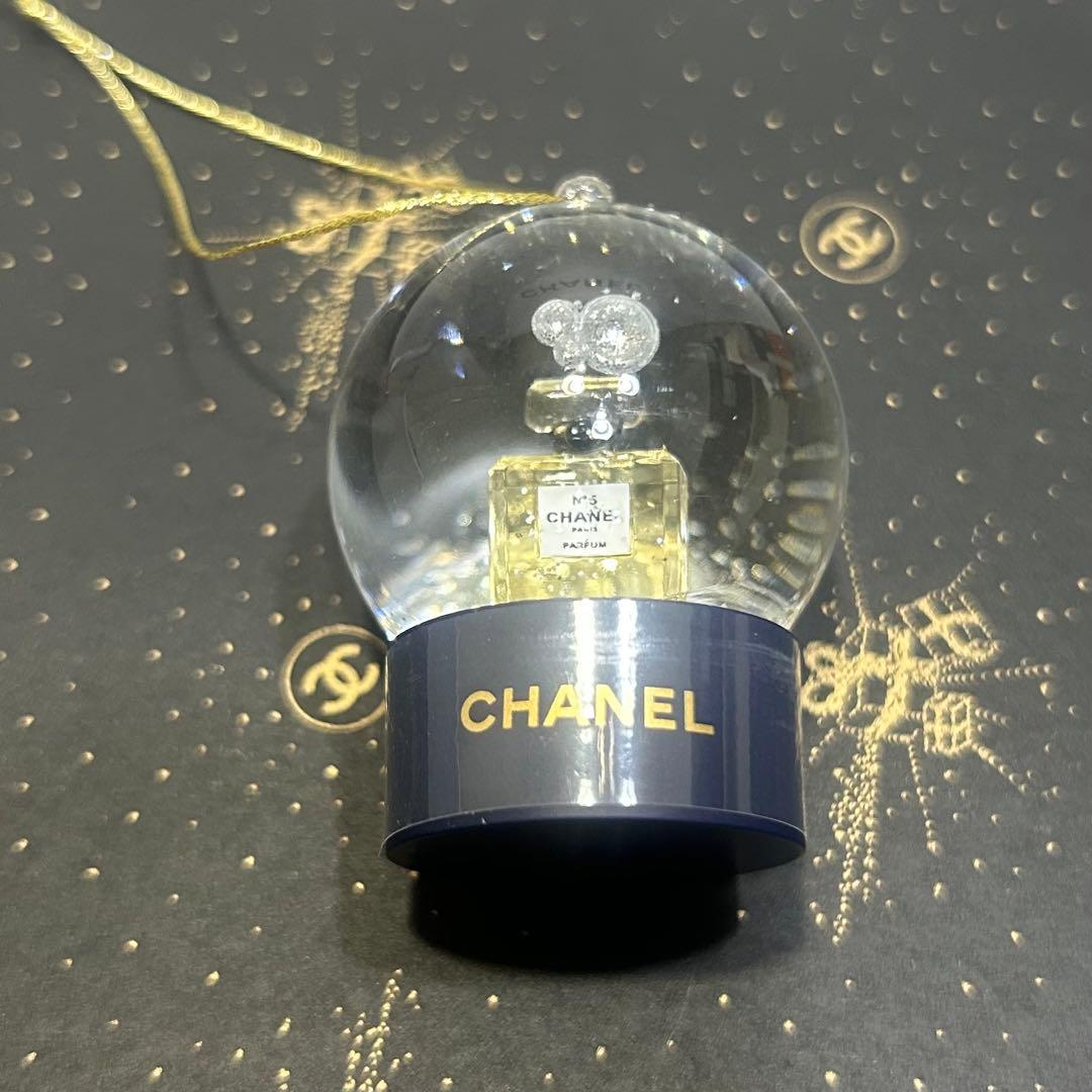 CHANEL 2025ホリデー ノベルティ N°5 ミニチュア スノードーム - メルカリ