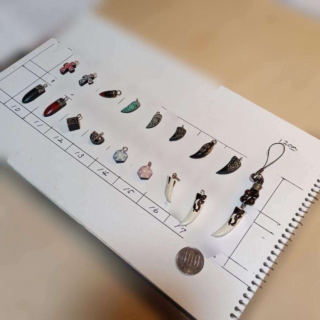 57.アイヌ模様のペンダント、ストラップ使用のパーツ、１種類１０個セット