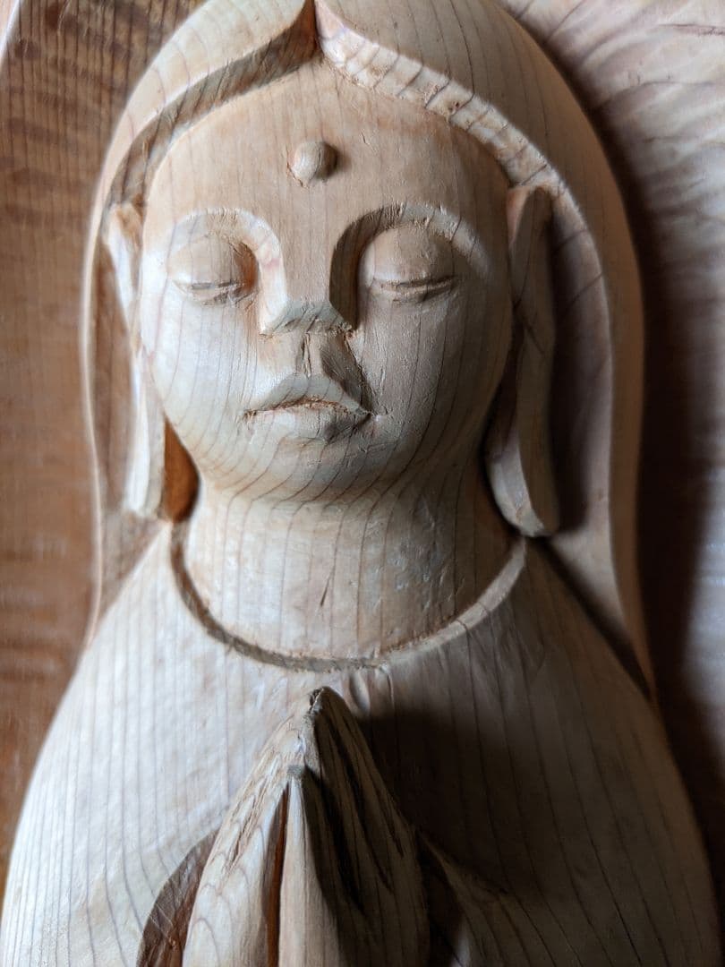 平和観音さま　　4月から値上げです。作品番号 C−4　　彫刻家　岩村一博