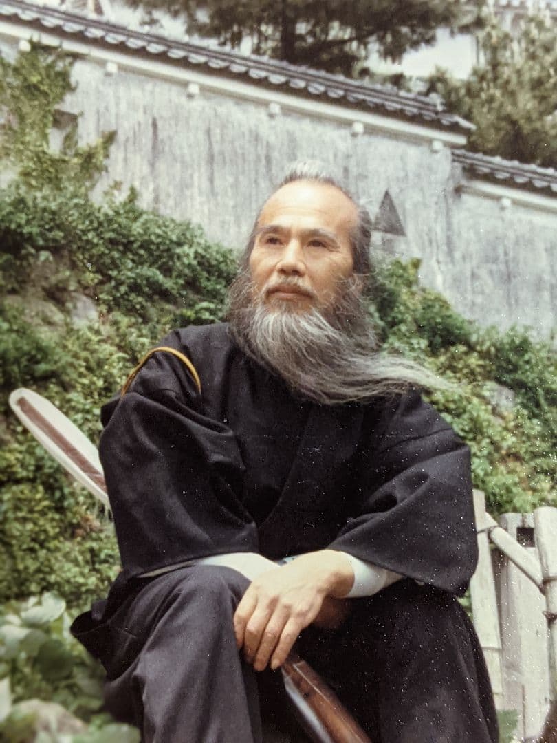 平和観音さま　　4月から値上げです。作品番号 C−4　　彫刻家　岩村一博