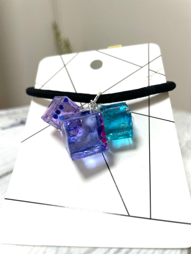 冬の澄みきった青空　レジンヘアゴム