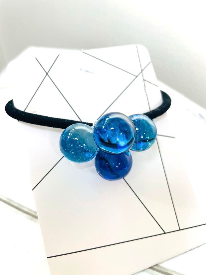 冬の澄みきった青空　レジンヘアゴム