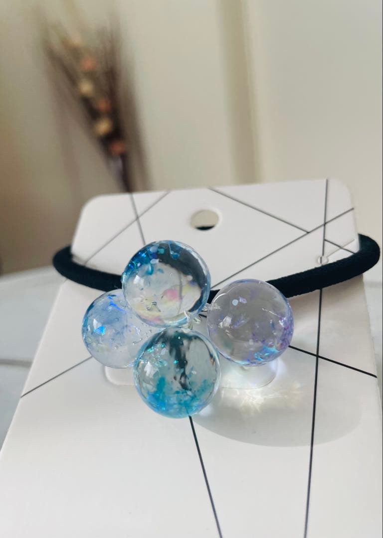 冬の澄みきった青空　レジンヘアゴム