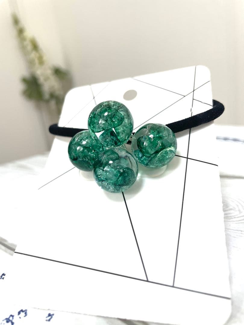 冬の澄みきった青空　レジンヘアゴム