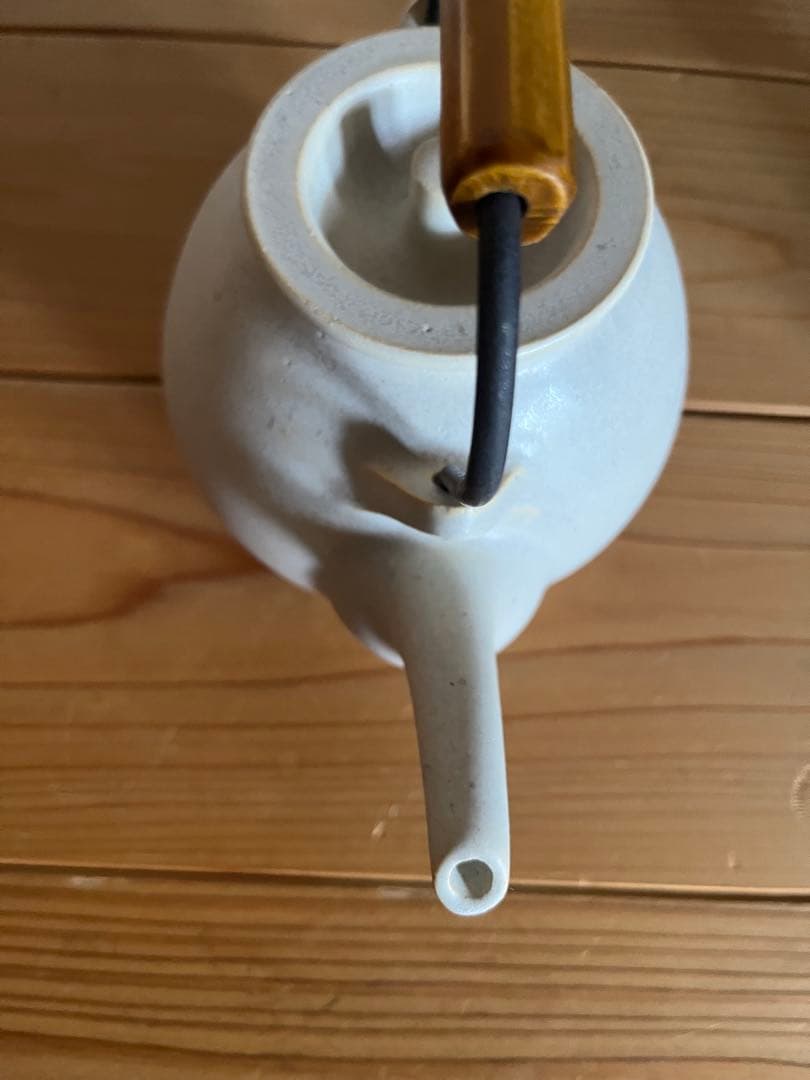 角掛政志　陶器製 白い急須 木製ハンドル　土瓶