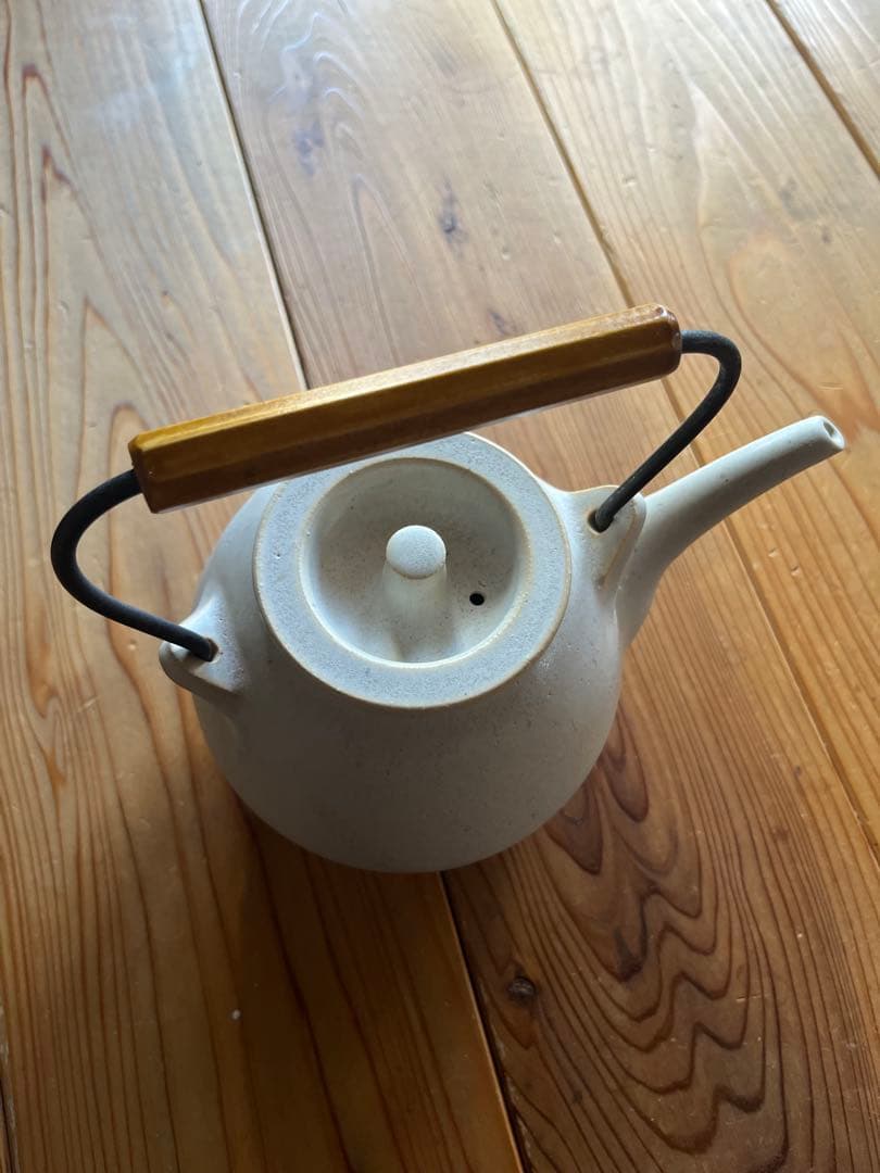 角掛政志　陶器製 白い急須 木製ハンドル　土瓶