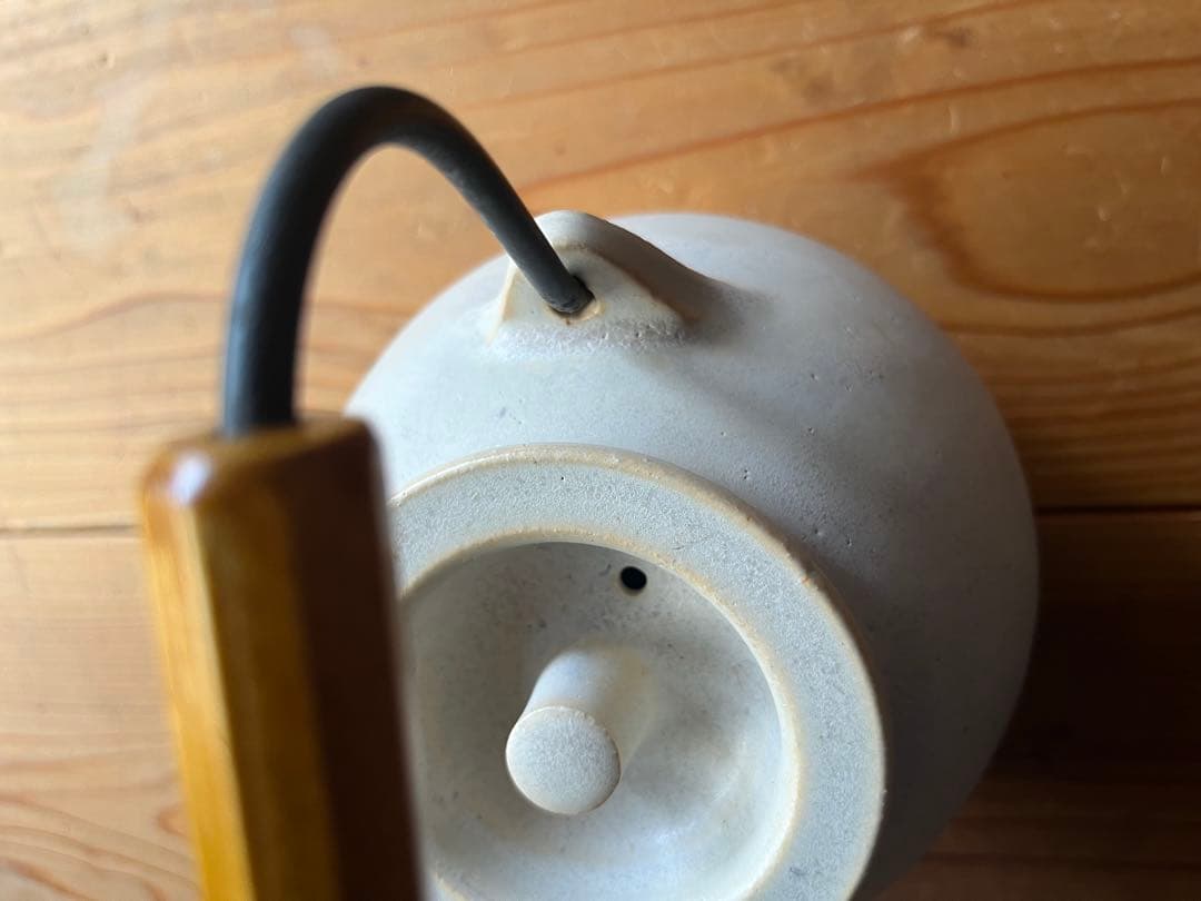 角掛政志　陶器製 白い急須 木製ハンドル　土瓶