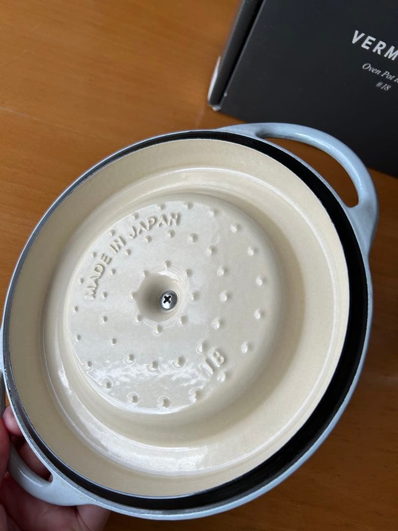 バーミキュラ　オーブンポットラウンド18cm ストーン