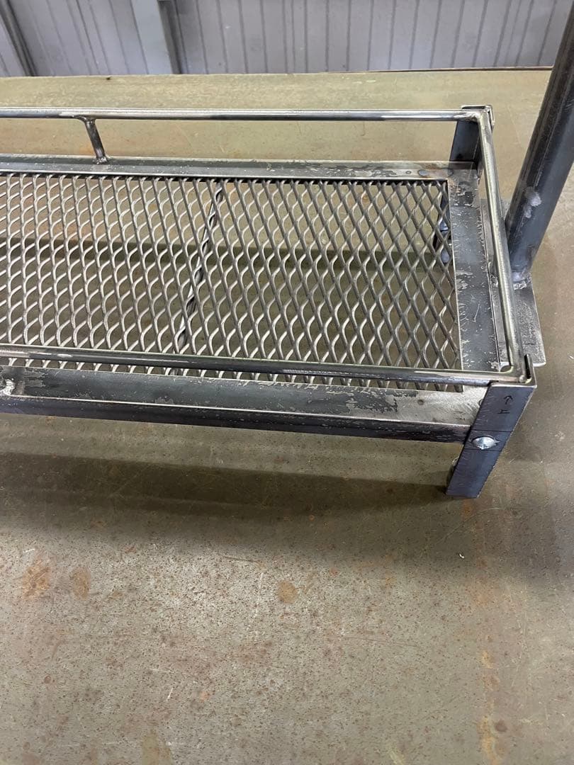 塗装前完成品　1台のみ　アイアン植物棚　ミニ植物棚　特別細めエキスパンドメタル