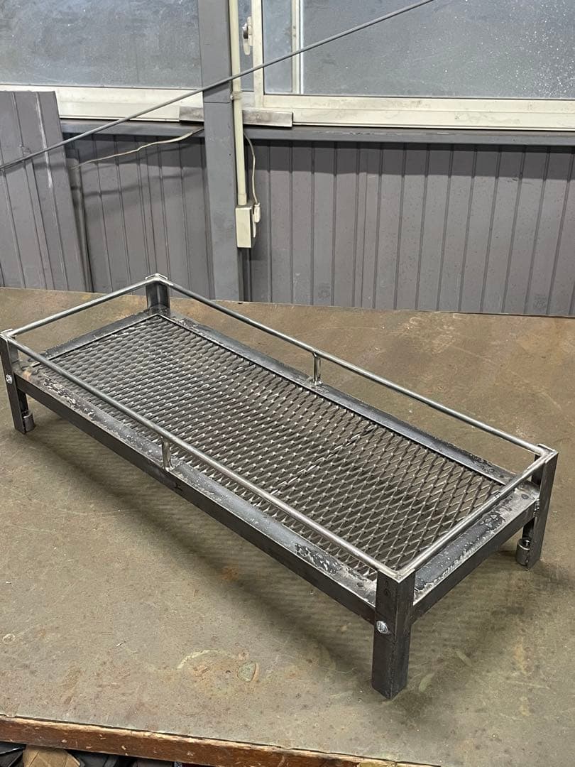 塗装前完成品　1台のみ　アイアン植物棚　ミニ植物棚　特別細めエキスパンドメタル