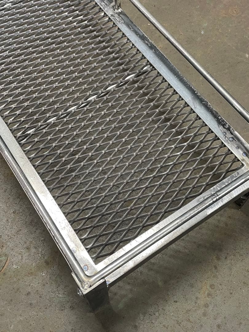 塗装前完成品　1台のみ　アイアン植物棚　ミニ植物棚　特別細めエキスパンドメタル