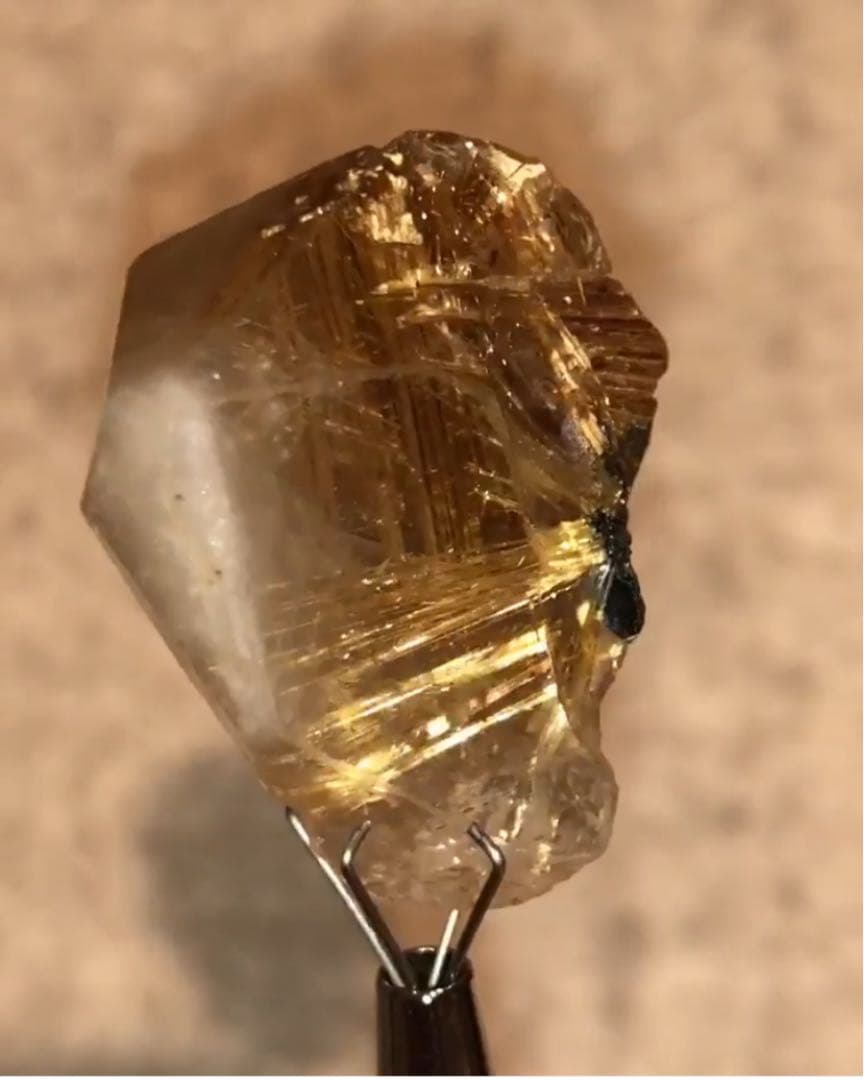 ルチルクォーツ原石　金針ぎっしり　金塊ギラギラ　新品