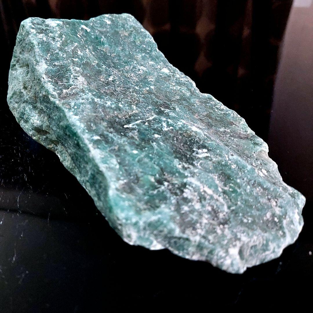 色合い綺麗で大きな インド翡翠 アベンチュリン 原石 表面磨き395