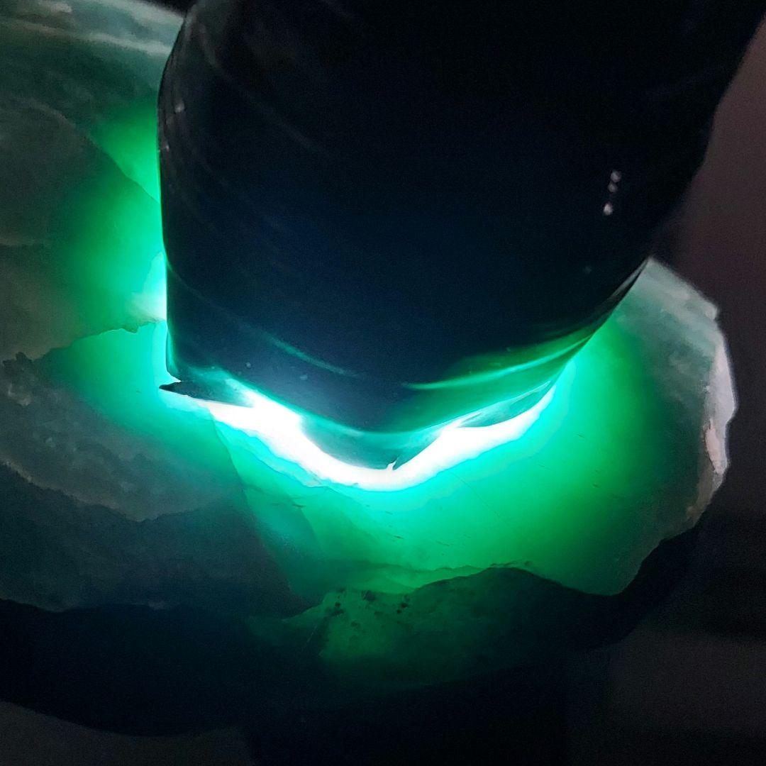 色合い綺麗で大きな インド翡翠 アベンチュリン 原石 表面磨き395