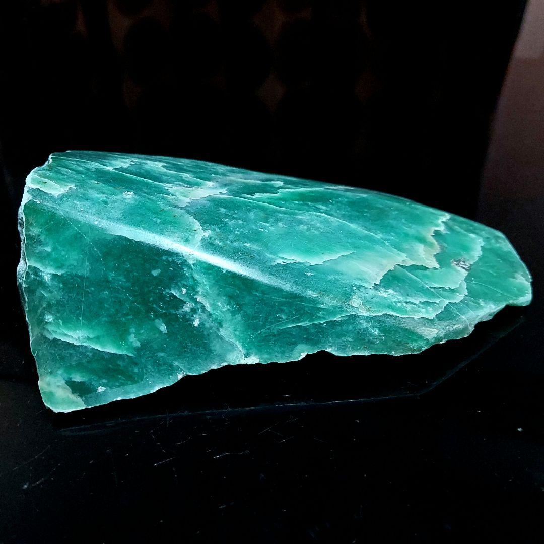 色合い綺麗で大きな インド翡翠 アベンチュリン 原石 表面磨き395