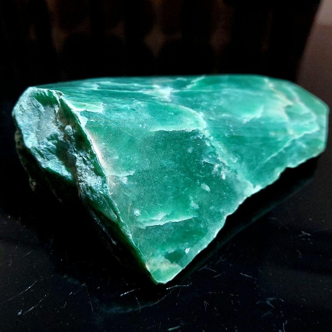 色合い綺麗で大きな インド翡翠 アベンチュリン 原石 表面磨き395